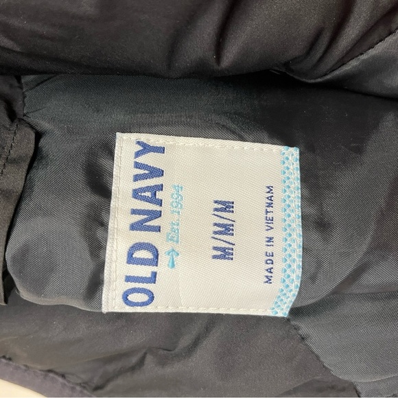 Old Navy• Black Quilted Lightweight Vest with Gold Zip-Up Pockets, Mens Size M - Picture 7 of 9